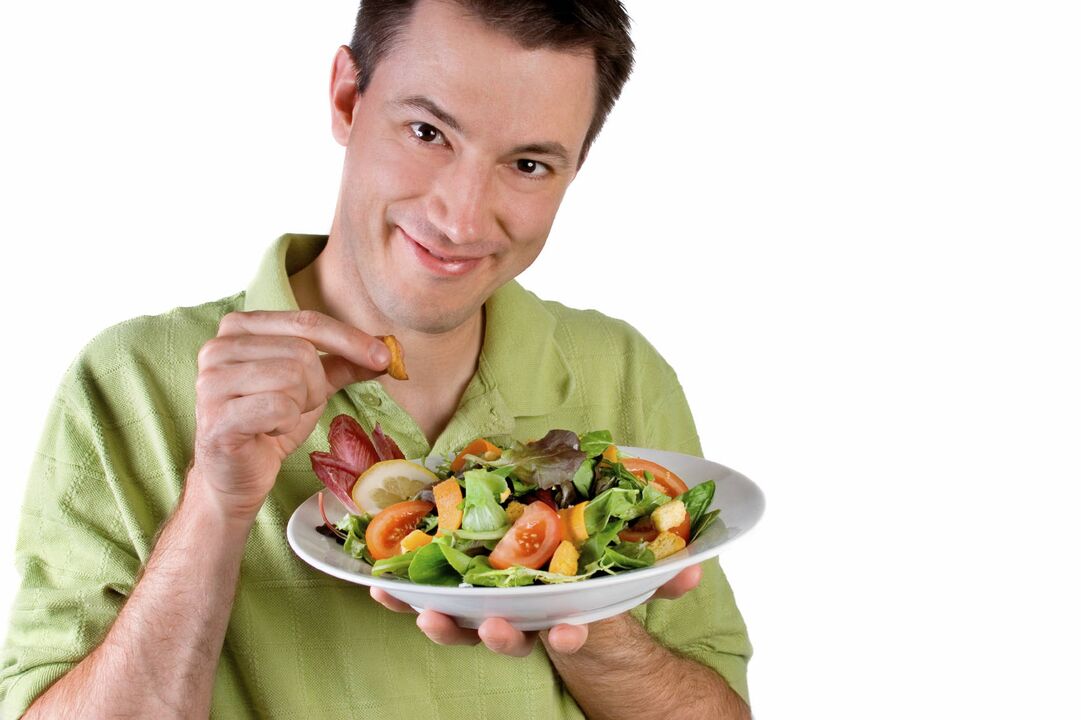 男人为了权力吃蔬菜沙拉
